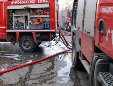 Φωτιά σε νταλίκα- Κλειστή η Εθνική Κορίνθου- Πατρών (βίντεο)